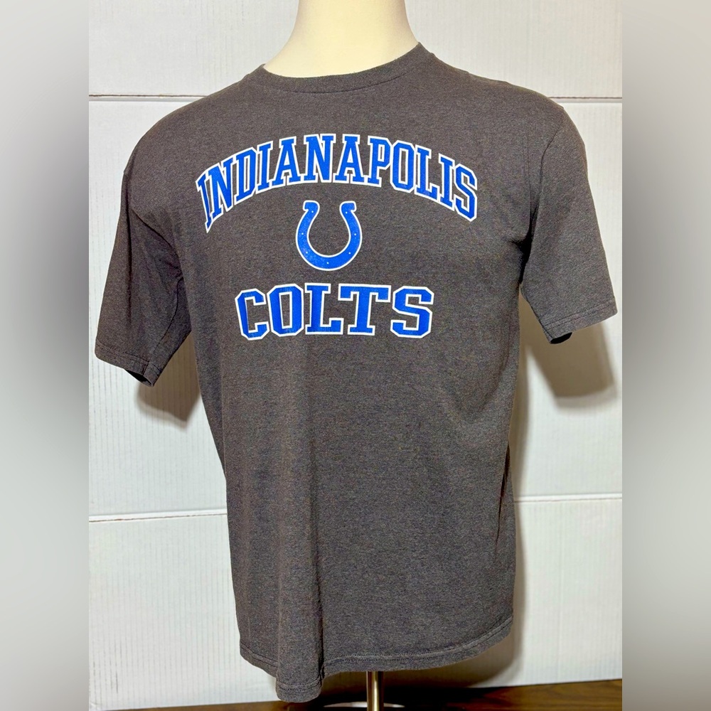 Indianapolis Colts Team Apparel size L gray short sleeve t shirt 29” L 21” p2p